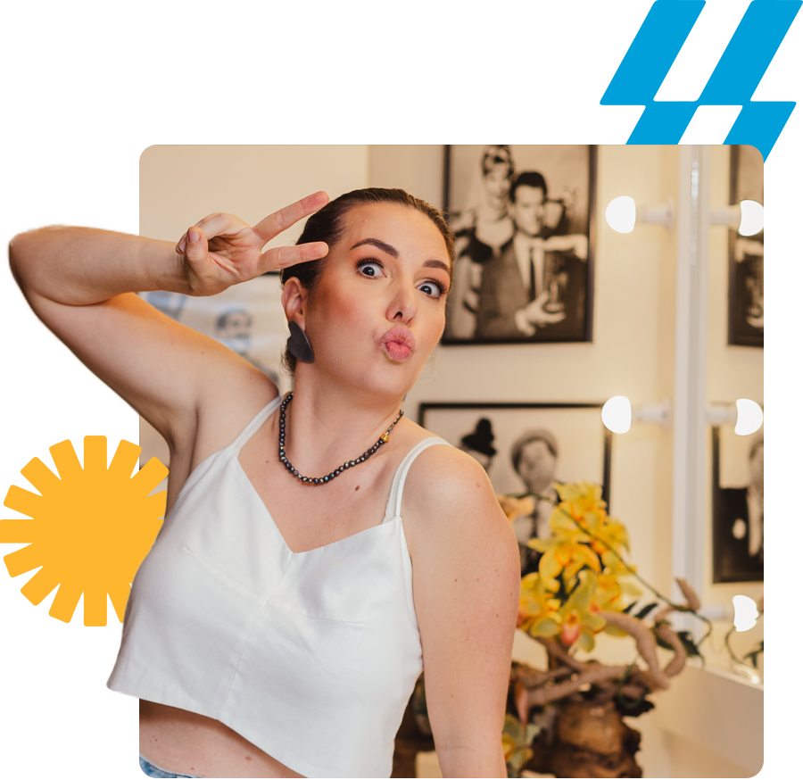 Mari Bernini posing